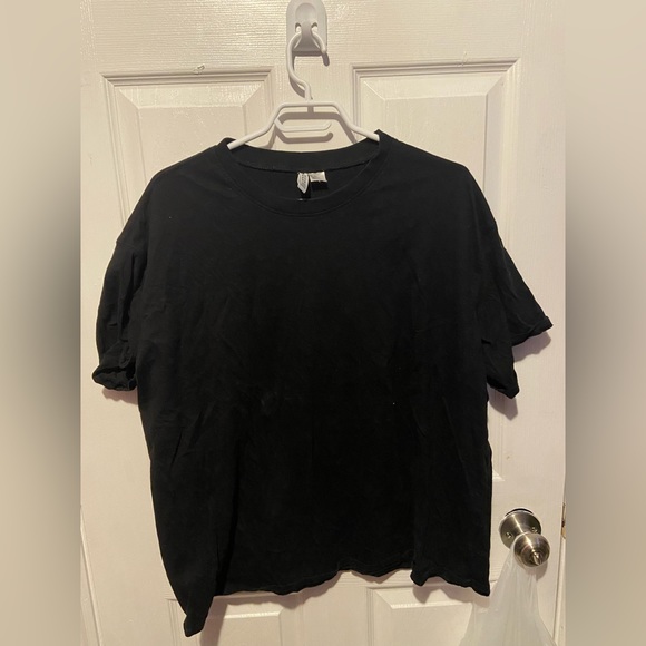 H&M Black Tee - Picture 1 of 3
